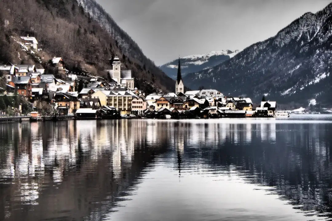 Jezioro Halsztackie: Tajemnice, atrakcje i niezwykłe widoki w Austrii