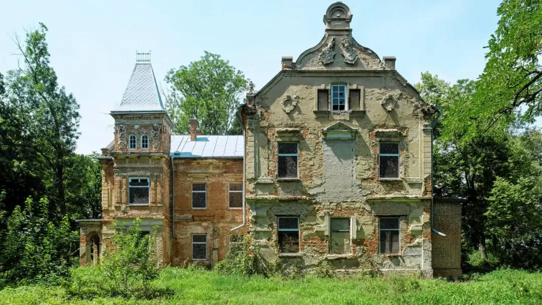 Zabytkowe dworki na sprzedaż: idealne inwestycje w nieruchomości