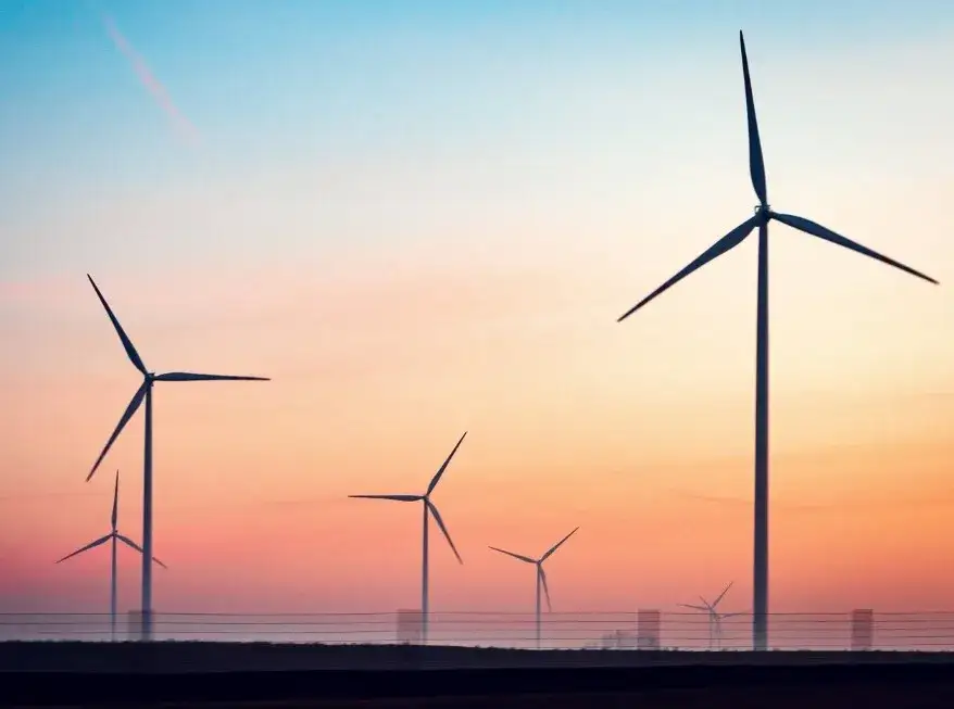 Darmowa energia wiatrowa: Jak uniknąć wysokich rachunków za prąd