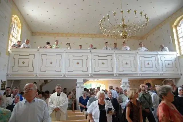 Czym wyróżnia się parafia w Czarnowąsach na tle innych? Analiza