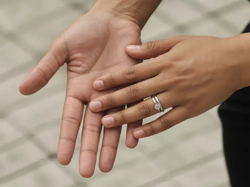 Obrączka po rozwodzie: jak podjąć najlepszą decyzję dla siebie?