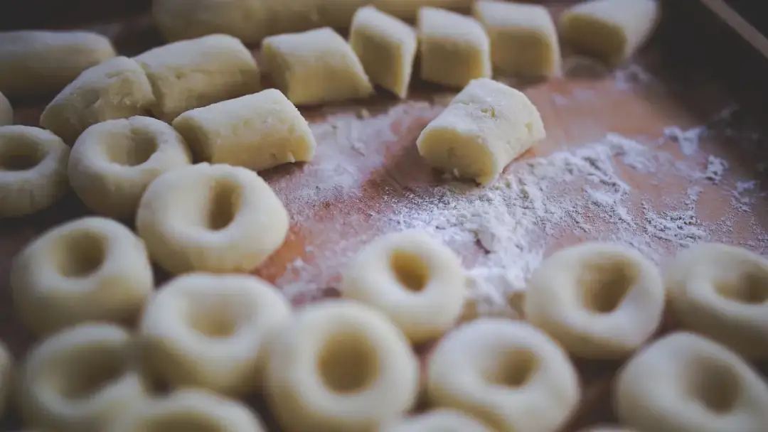 Ile czasu gotować kluski śląskie, aby były idealnie miękkie?