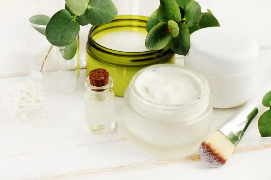 Co to są kosmetyki wegańskie? Odkryj ich skład i korzyści