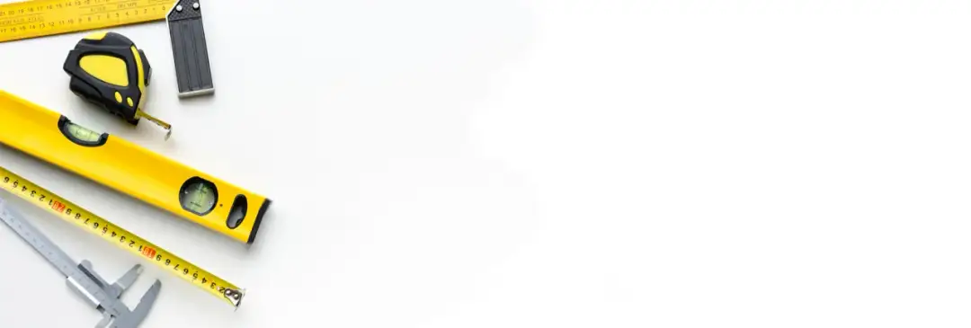 Kotwy regulowane do belek drewnianych - jak uniknąć błędów w montażu