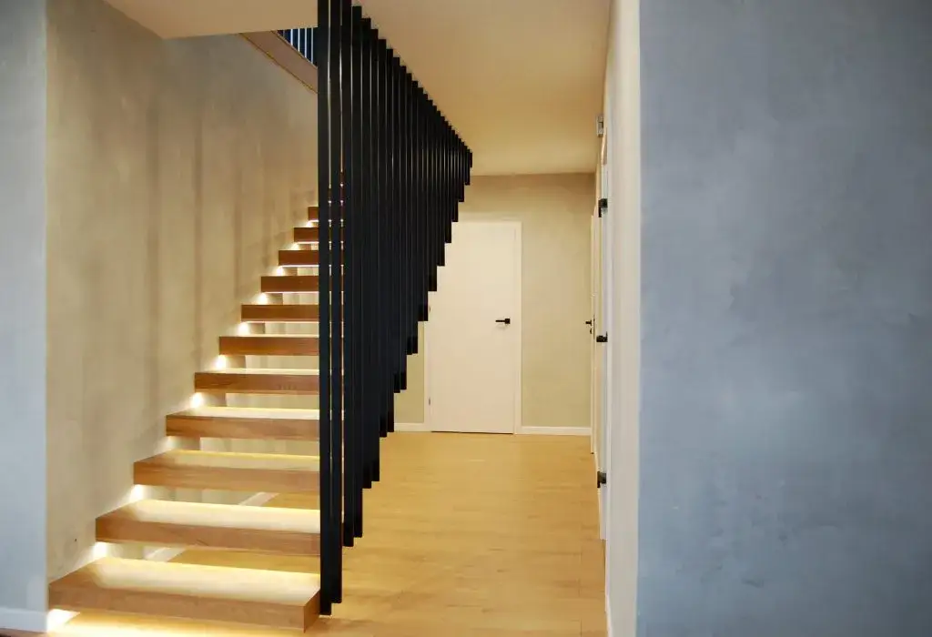 Schody drewniane – elegancja i trwałość w Twoim domu