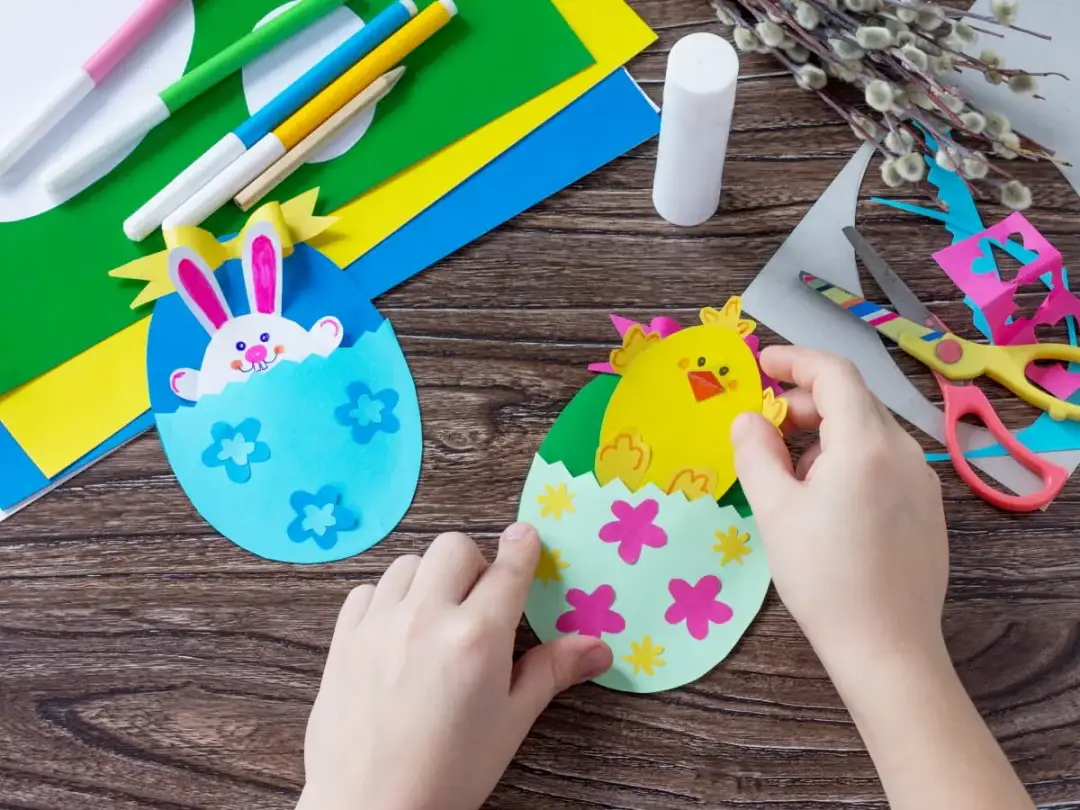 Proste ozdoby wielkanocne z papieru: pomysły i instrukcje krok po kroku