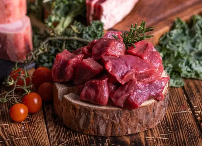 Jaka wołowina na gulasz? Najlepsze kawałki i sposoby przyrządzania