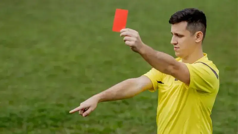 Ile zarabia sędzia na mundialu? Zaskakujące fakty o wynagrodzeniach