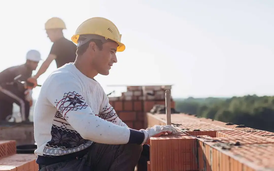 Cement czy gotowa zaprawa: co wybrać dla lepszej budowy?