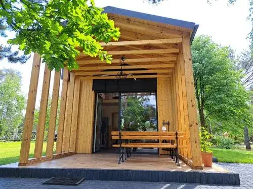 Luksusowe domki nad jeziorem Bory Tucholskie – idealne na relaksujące wakacje