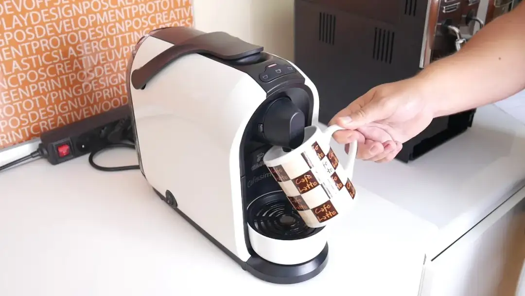 Jak odkamienić ekspres Tchibo Cafissimo i uniknąć kosztownych napraw