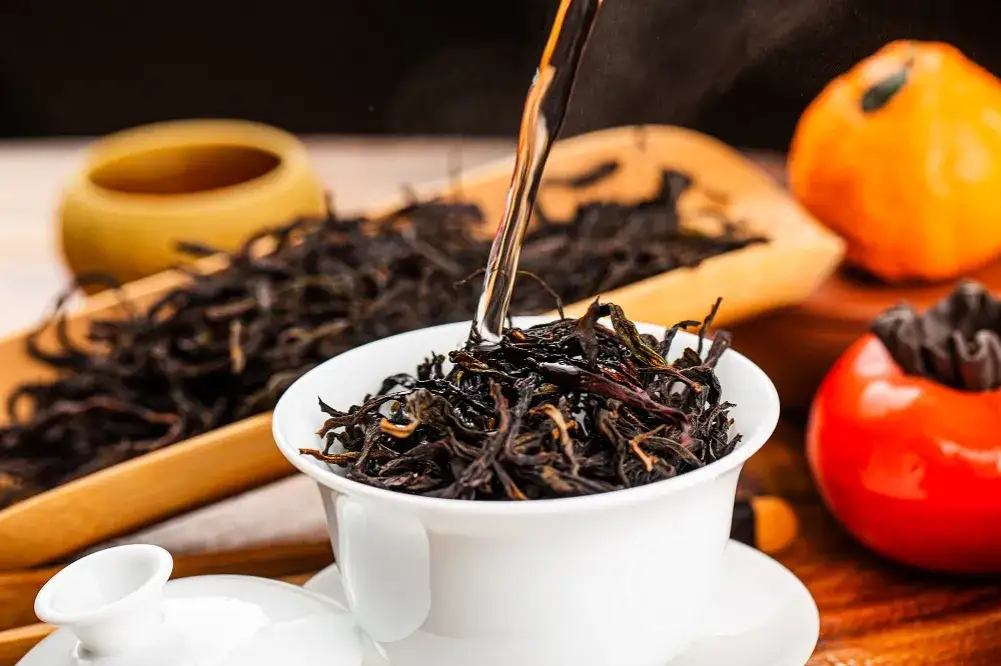 Jakie herbaty na trawienie są najskuteczniejsze: 6 najlepszych naparów