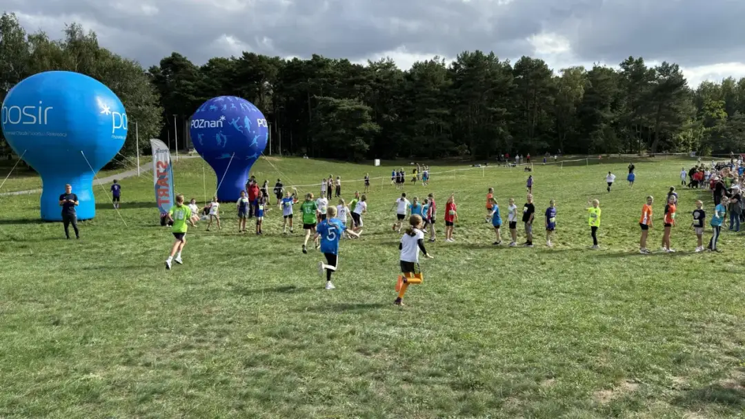 Bieg na 800 m w szkole podstawowej: czasy i oceny uczniów