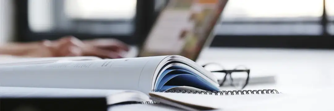 Jak się pisze przezemnie? Poznaj zasady poprawnej pisowni w 2 minuty