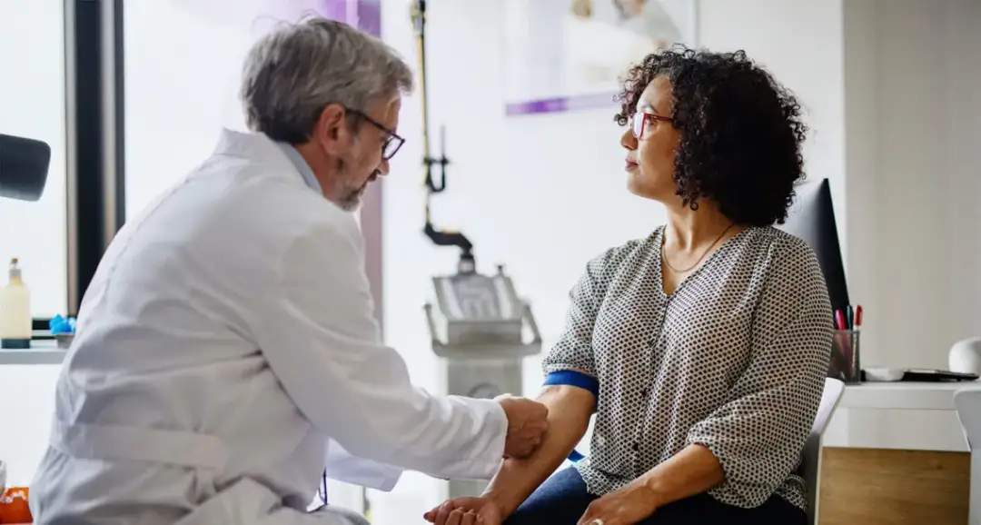 Jakie badanie krwi na menopauzę? Kluczowe testy dla zdrowia kobiet