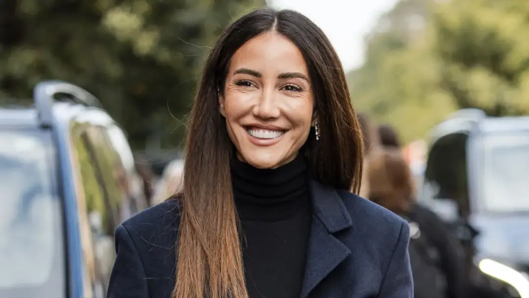 Schwarz & Dunkelblau kombinieren: 3 Regeln für elegante Outfits