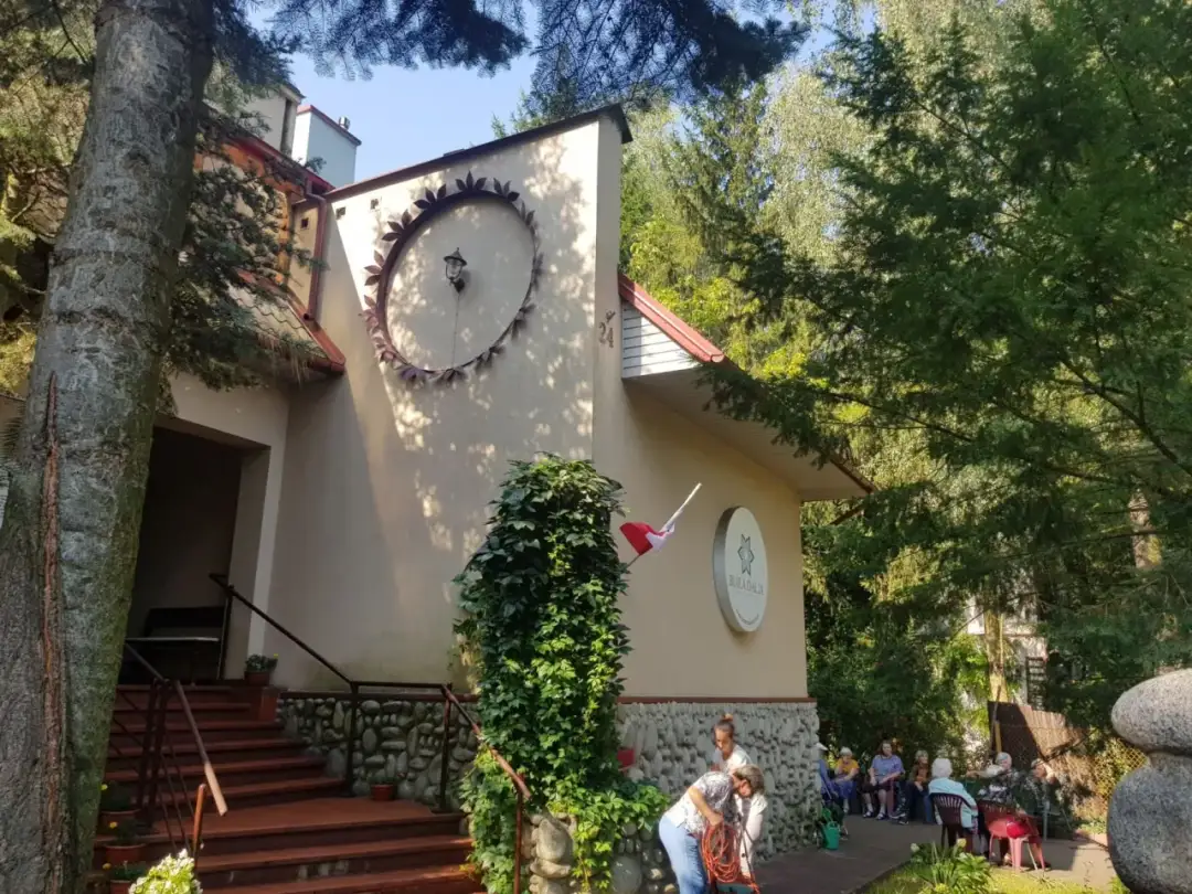 Dom Opieki Daisy: Kameralna opieka w Bielsku-Białej. Czy to wybór dla Ciebie?