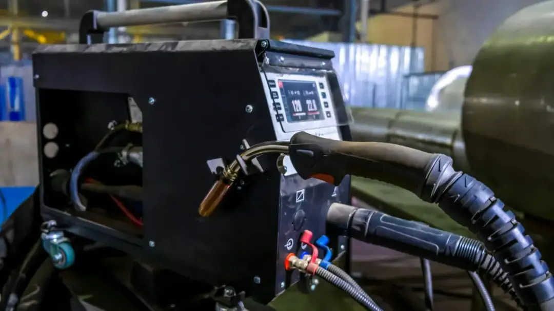 Spawarka inwertorowa czy migomat bezgazowy – co wybrać, aby nie żałować?