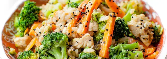 Szybkie i smaczne przepisy: co zrobić z brokuła na obiad