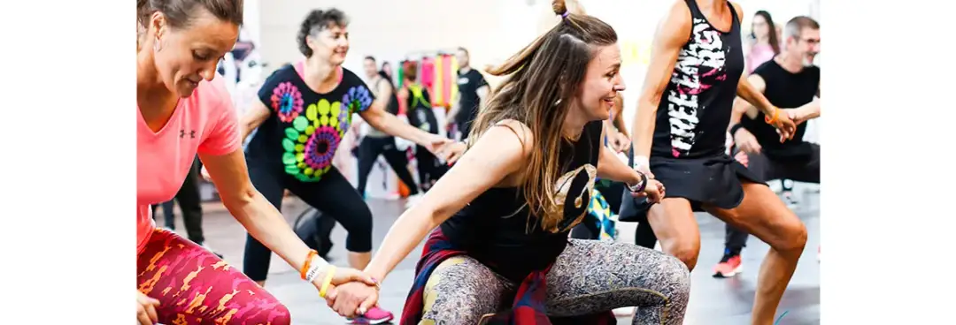Jak wygląda taniec zumba – poznaj ruchy i radość z tańca