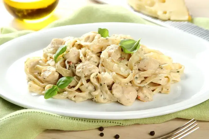Prosty i smaczny przepis na makaron z kurczakiem | Gotuj z VideoPlanem