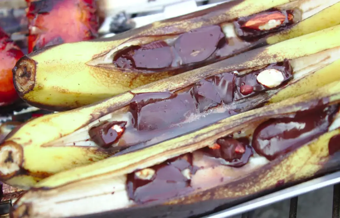 Prosty przepis na banan na grillu - pyszny deser na każdą okazję