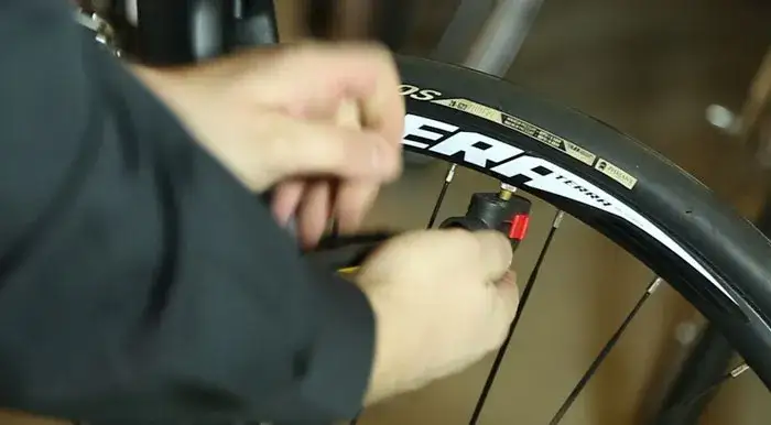 Jak napompować rower bez pompki - proste metody, które zaskoczą