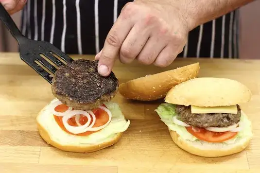 Jak się robi burgery – proste przepisy na idealne domowe burgery