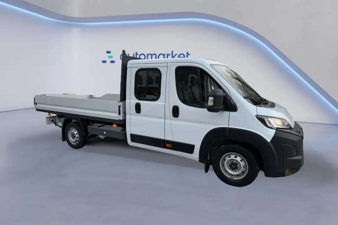 Jaki bus 4x4? Porównanie modeli, napędów i koszty. Wybierz mądrze!