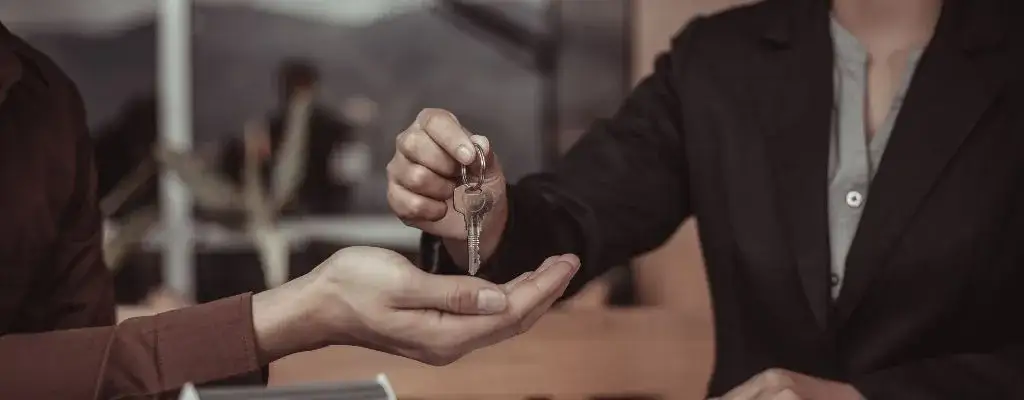 Ile wynosi podatek od wynajmu mieszkania? Uniknij zaskoczeń w 2025 roku