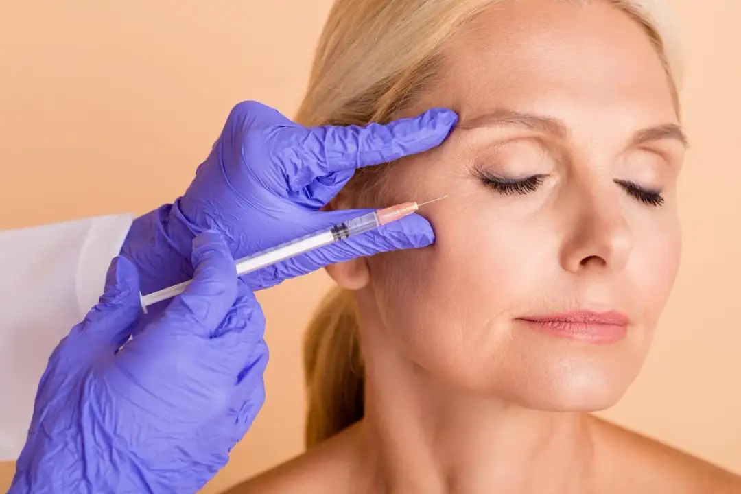 Kwas hialuronowy czy botox - co wybrać dla młodszego wyglądu?