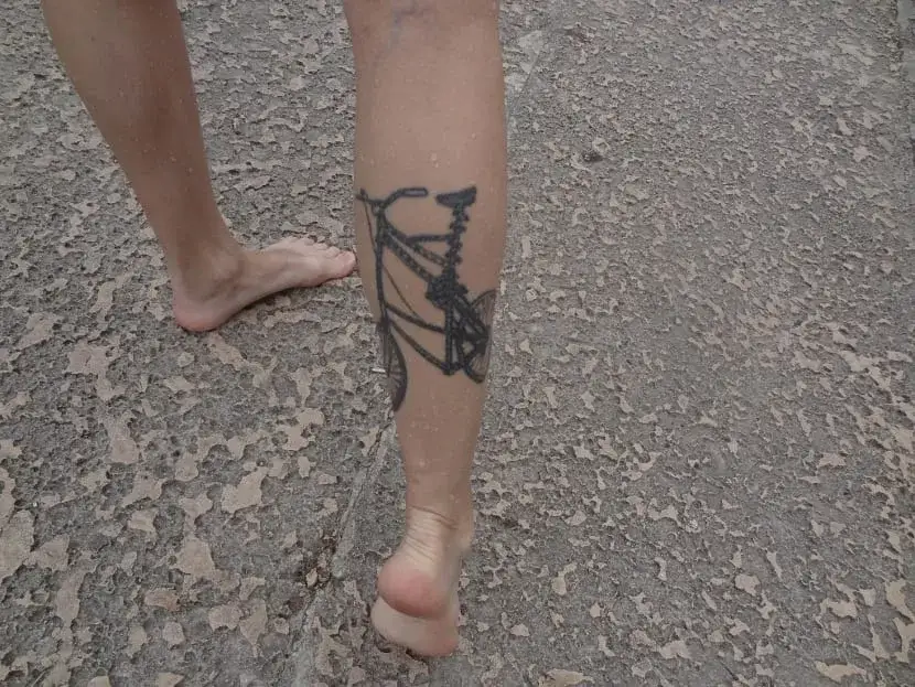 Tatuaż rower znaczenie: odkryj głębokie symbole i emocje związane