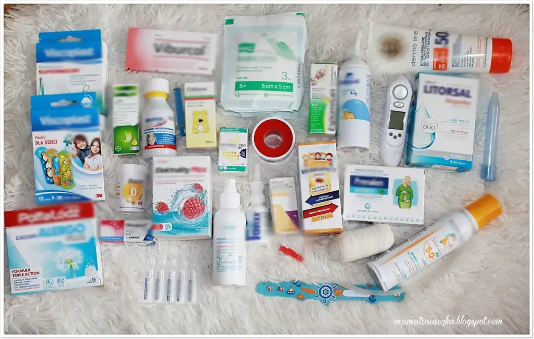 Apteczka na podróż za granicę: Co spakować, by nic Cię nie zaskoczyło?
