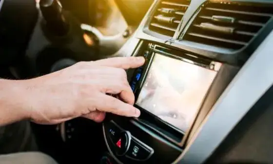 Jak wymienić radio w samochodzie - proste kroki bez problemów