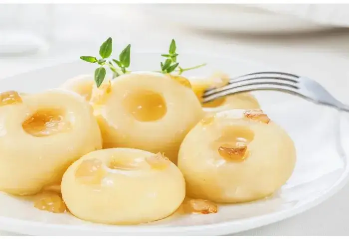 Ile klusek śląskich na osobę? Odkryj idealną porcję na obiad