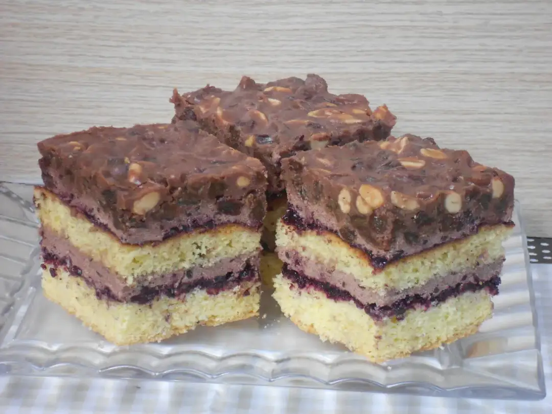 Przepis na ciasto rodzynkowiec siostry Anastazji, które zachwyca smakiem