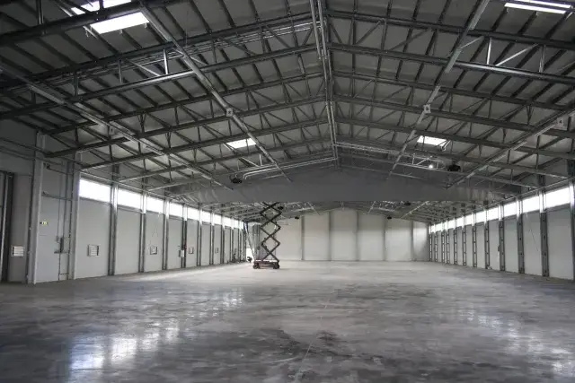 Ile kosztuje wybudowanie magazynu? Zaskakujące wydatki, które musisz znać