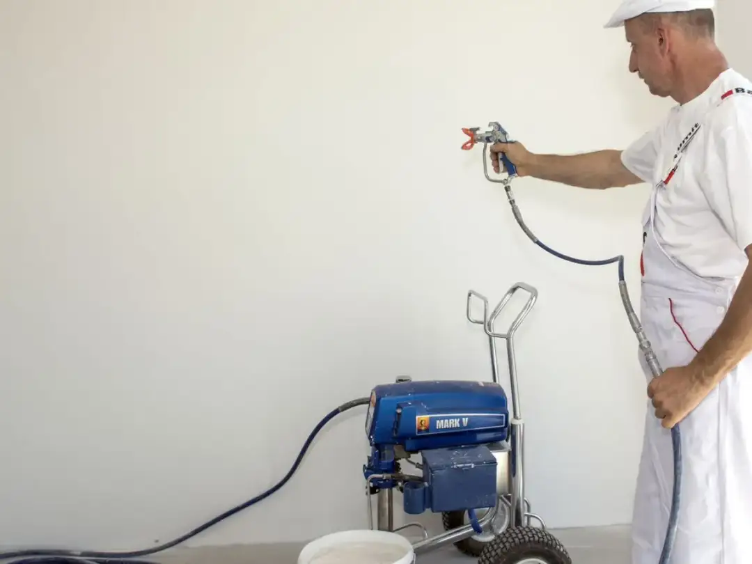 Gładź gotowa czy sypka? Wybór amatora: Wygoda czy oszczędność?