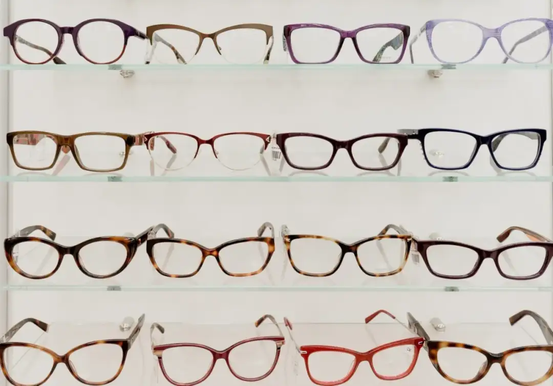 Znajdź Idealne Okulary do Owalnej Twarzy Damskiej - Przewodnik dla Kwadratowej Twarzy