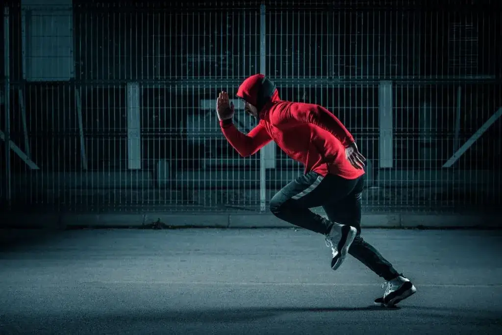 Kiedy lepiej biegać rano czy wieczorem? Odkryj prawdziwe korzyści