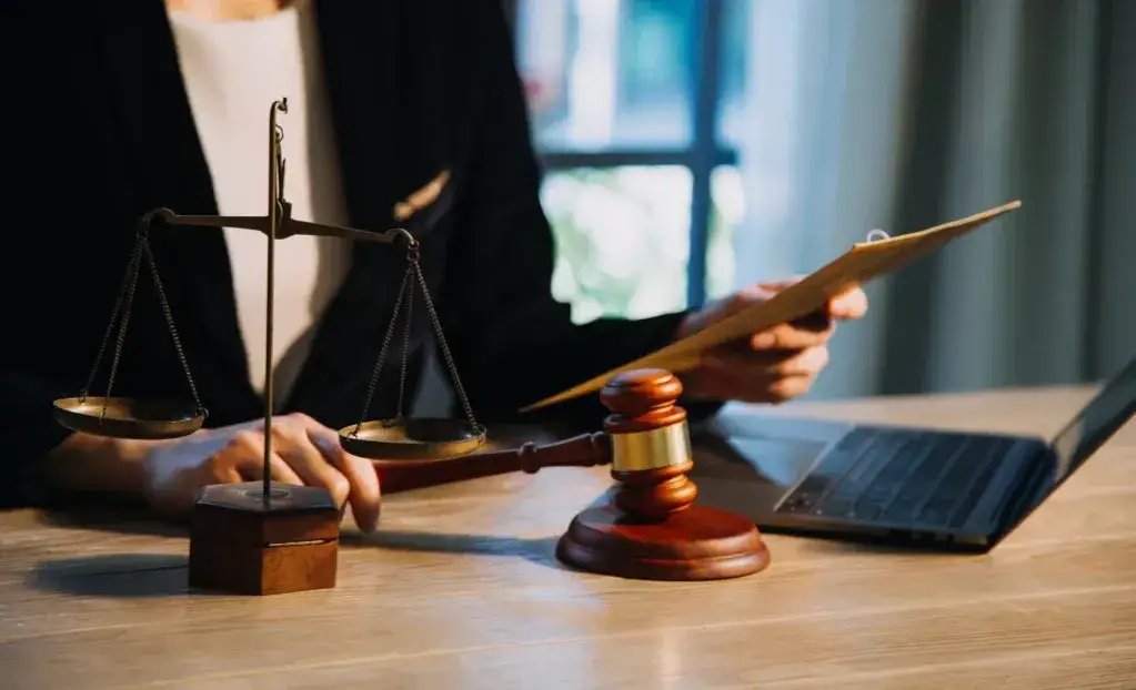 Ile kosztuje testament? Sprawdź opłaty u notariusza i uniknij niespodzianek