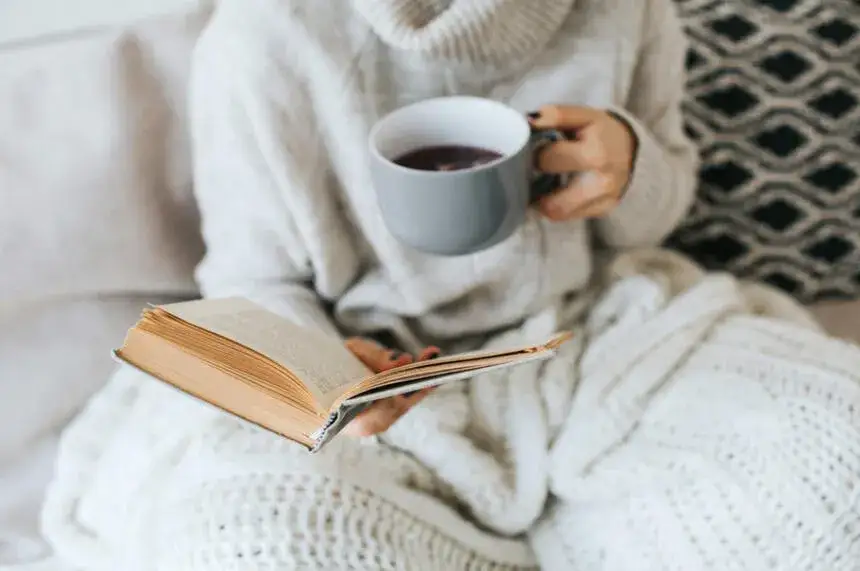 Książki o miłości, które warto przeczytać – odkryj najlepsze tytuły