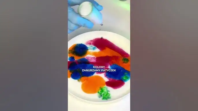 Eksperyment z mlekiem i farbami: Zaskakujące efekty dla dzieci