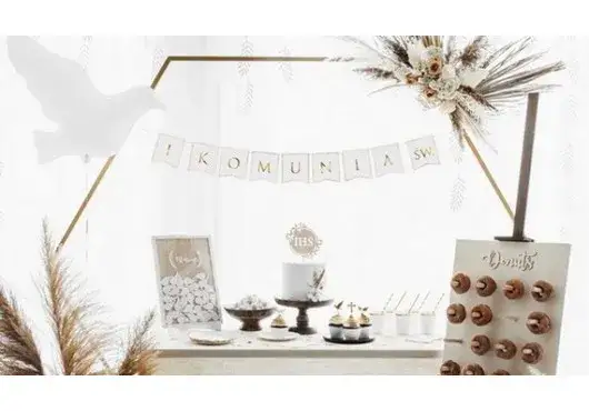 Jak udekorować stół na komunię w domu - eleganckie i proste pomysły