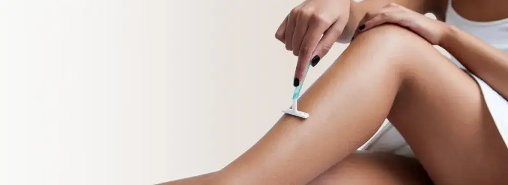 Czym golić nogi, aby uniknąć podrażnień i cieszyć się gładką skórą