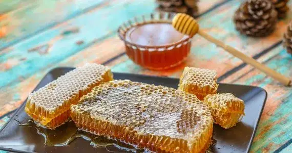 Jaki miód na potencję? Odkryj, które rodzaje naprawdę działają