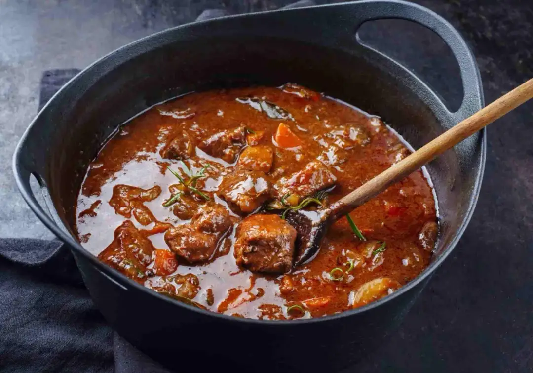 Oryginalny sos węgierski do placków, który zachwyci każdego podniebienie