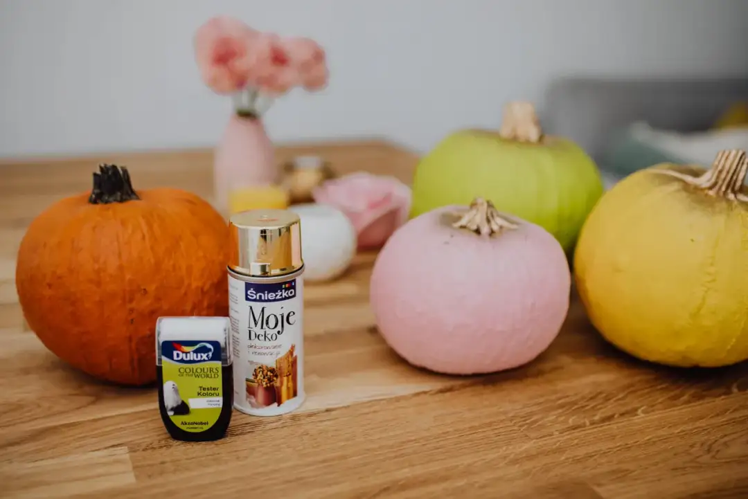 Czym malować dynie? Najlepsze farby i techniki na jesienne dekoracje