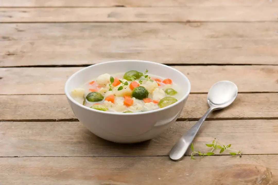 Jak zrobić zupę jarzynową z mrożonki w prosty i szybki sposób