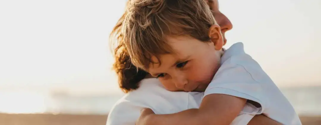 Lęk separacyjny u niemowląt: naturalny etap? Objawy i wsparcie